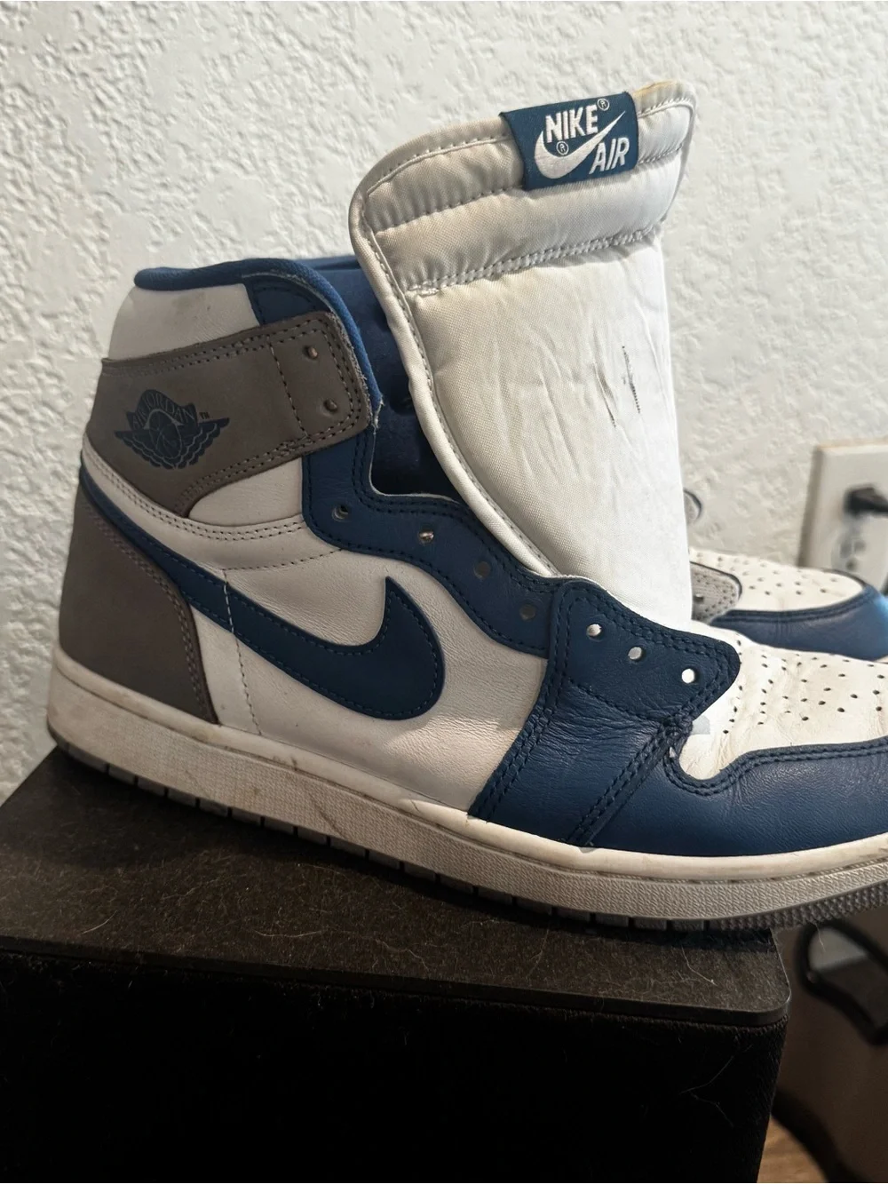 Nike Air Jordan 1 High - White & Blue